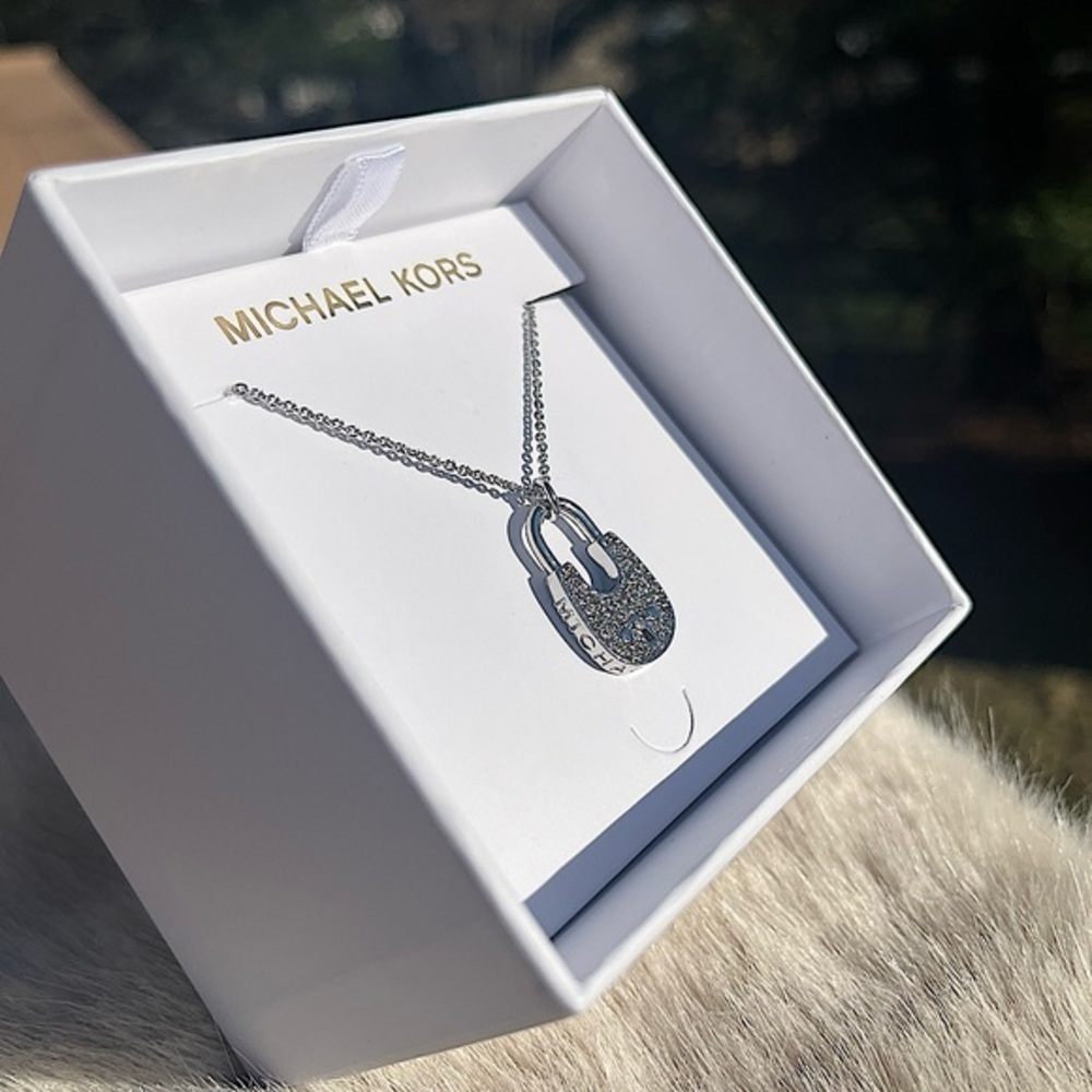 Michael Kors Silver Pavé Lock Pendant Necklace NWT Boxed - Picture 2 of 3